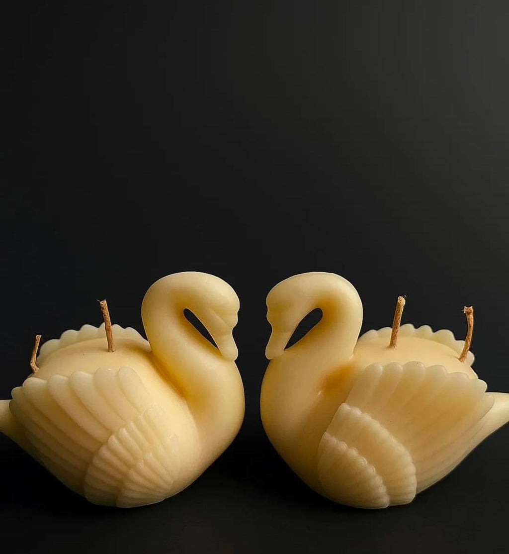 Pair of Swans Decorative Candle